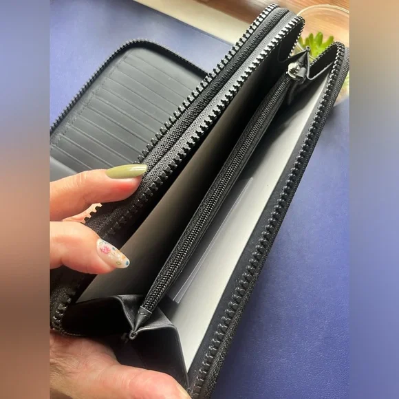 NWT Salvatore Ferragamo dual zip leather Gancini wallet w/gift bag - Picture 9 of 14